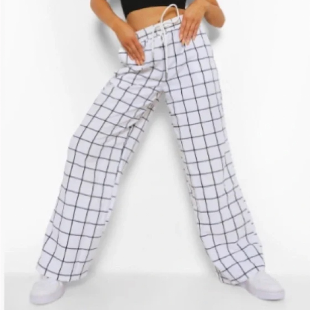 Boohoo White Checkered Pants